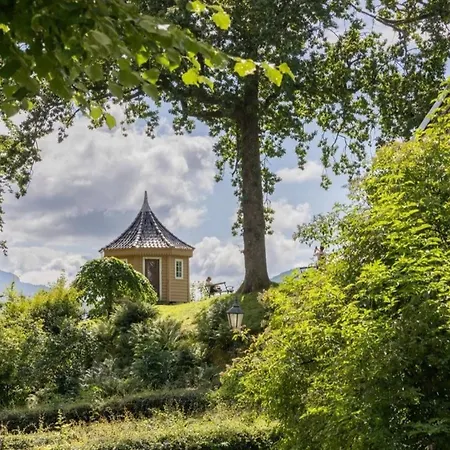 Charming Seaside In With Stunning Views Lägenhet